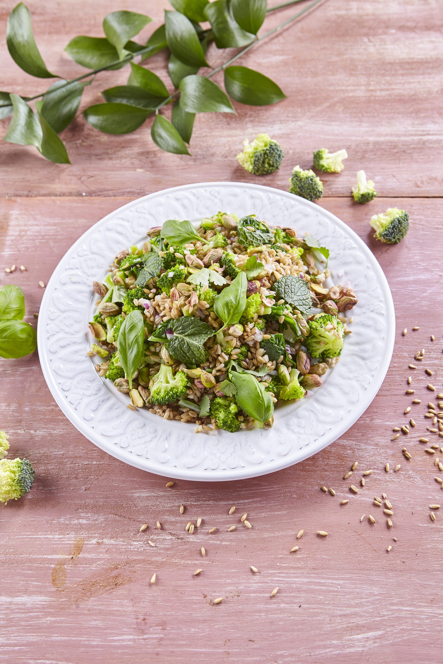 Salada de cevada com cebola e ervas