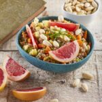 Salada de cevada com toranja e vegetais