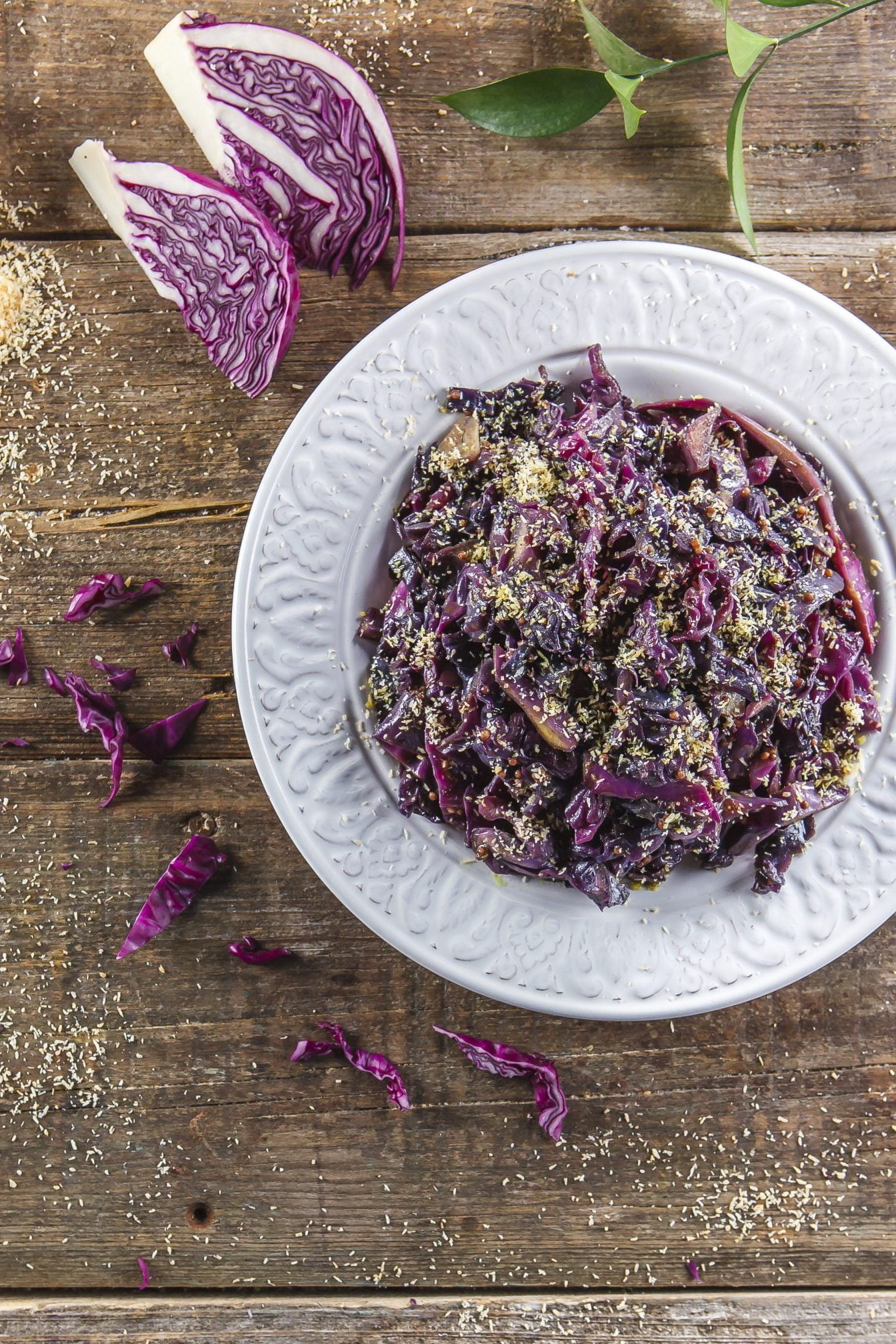 Salada de couve-roxa e coco