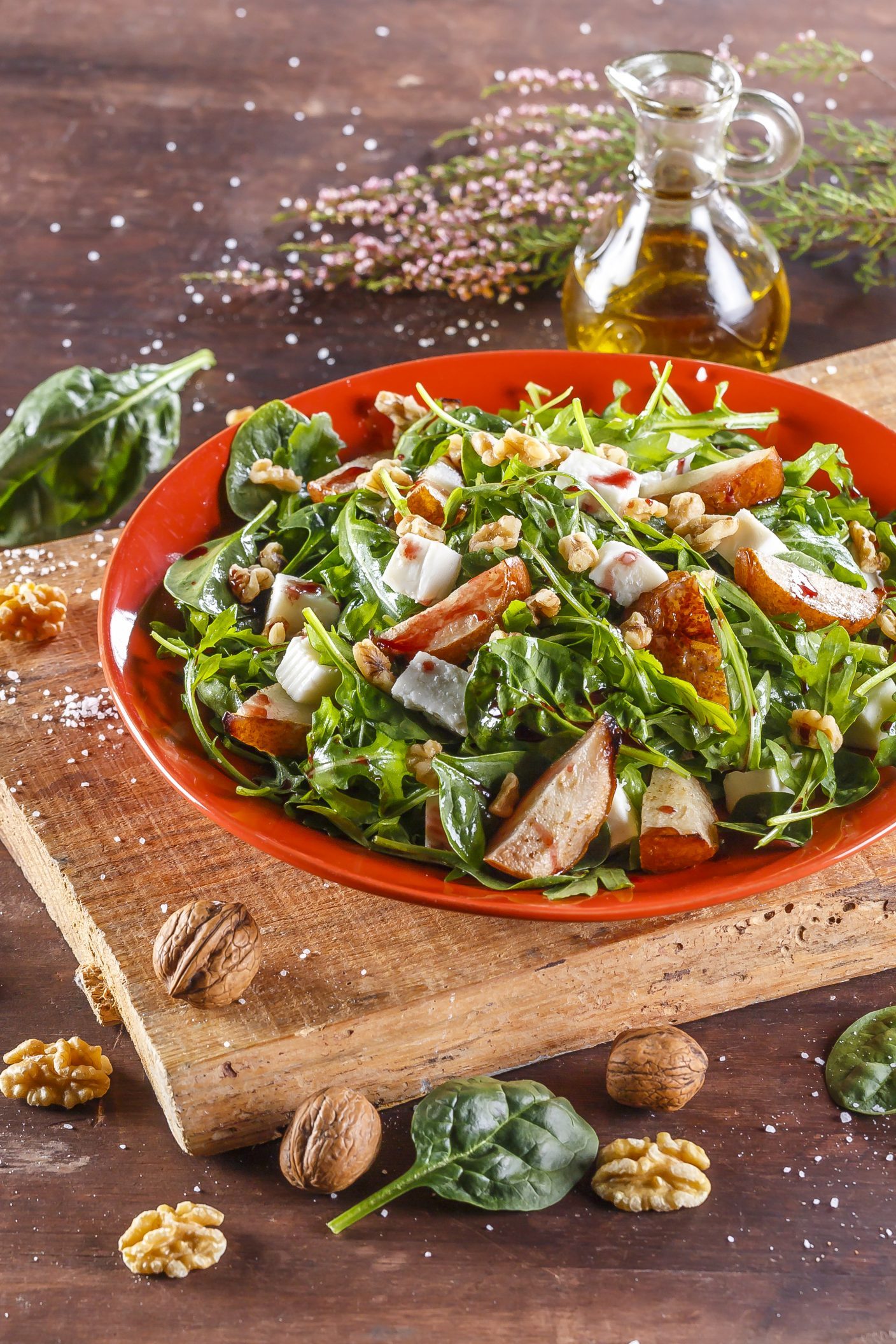 Salada de espinafres e pera assada