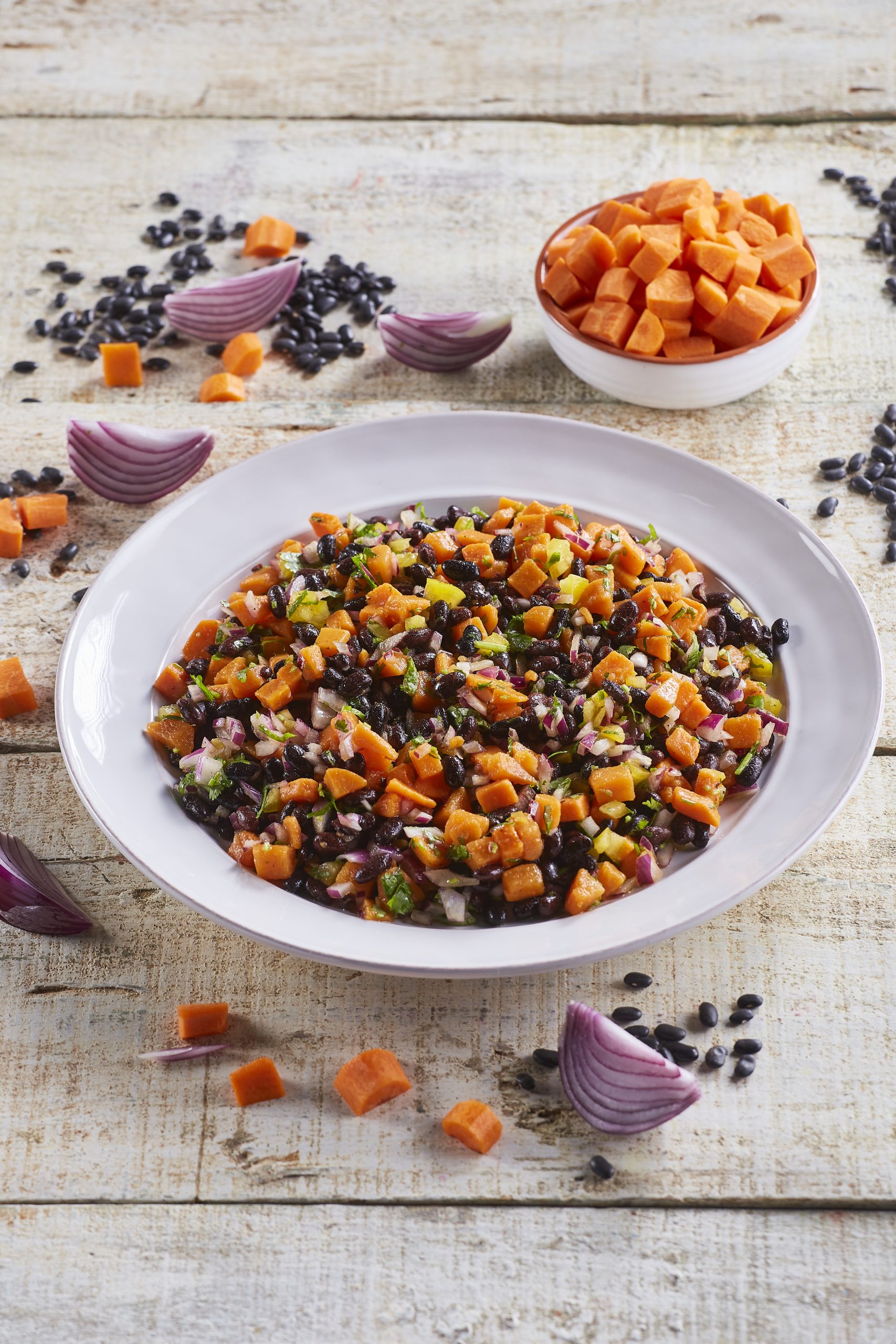 Salada de feijão preto e batata-doce