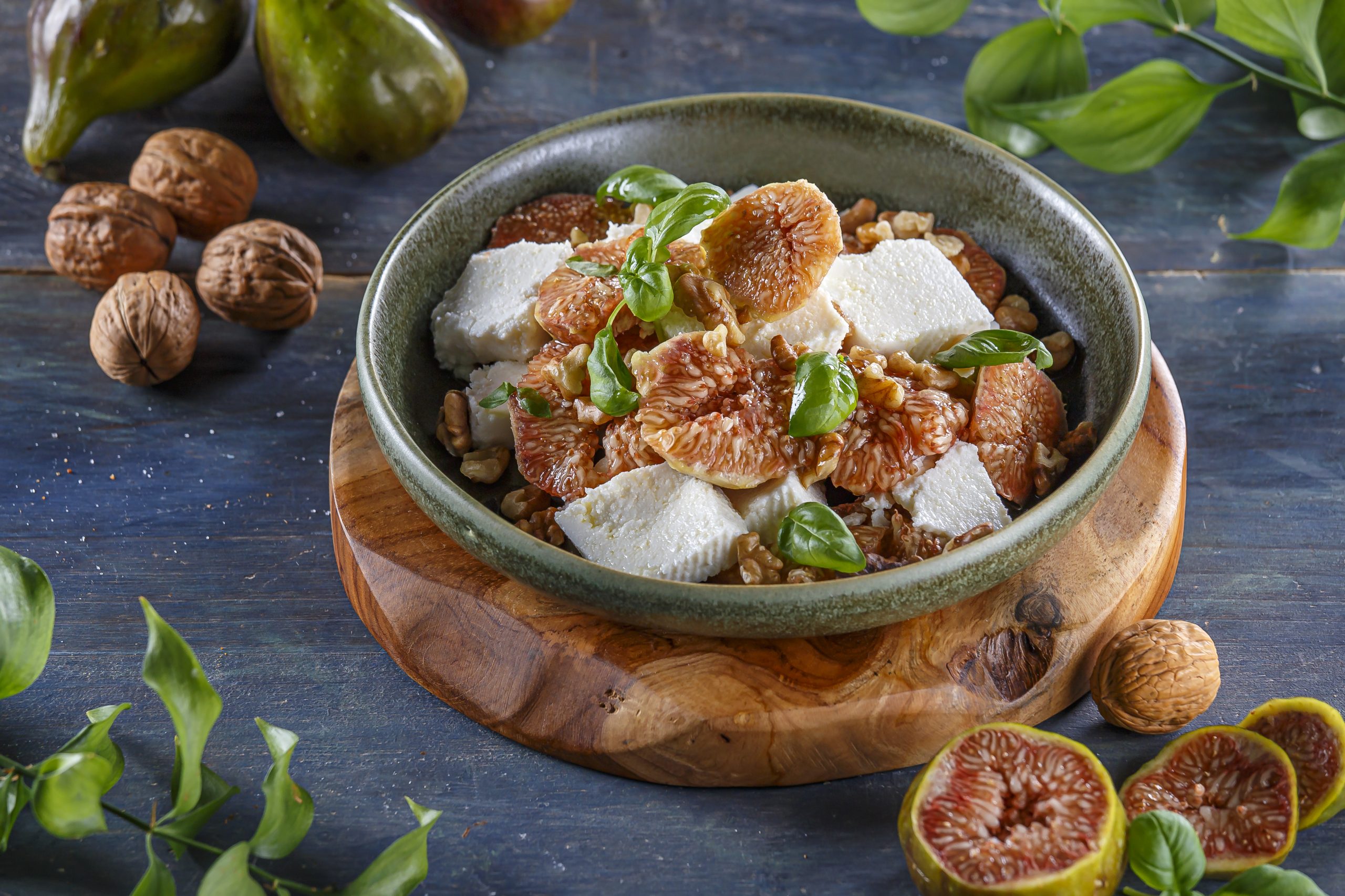 Salada de figos com mel e requeijão