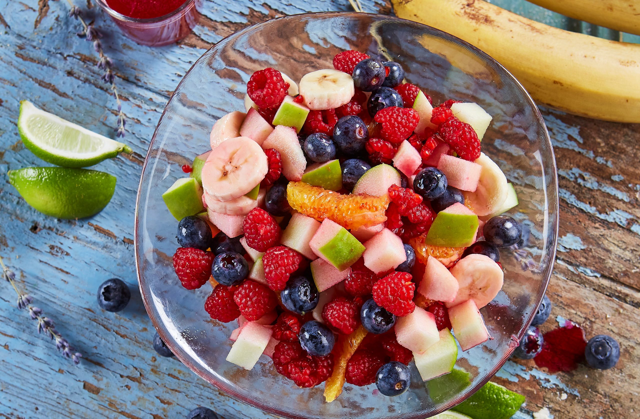 Salada de frutas com molho de citrinos e beterraba