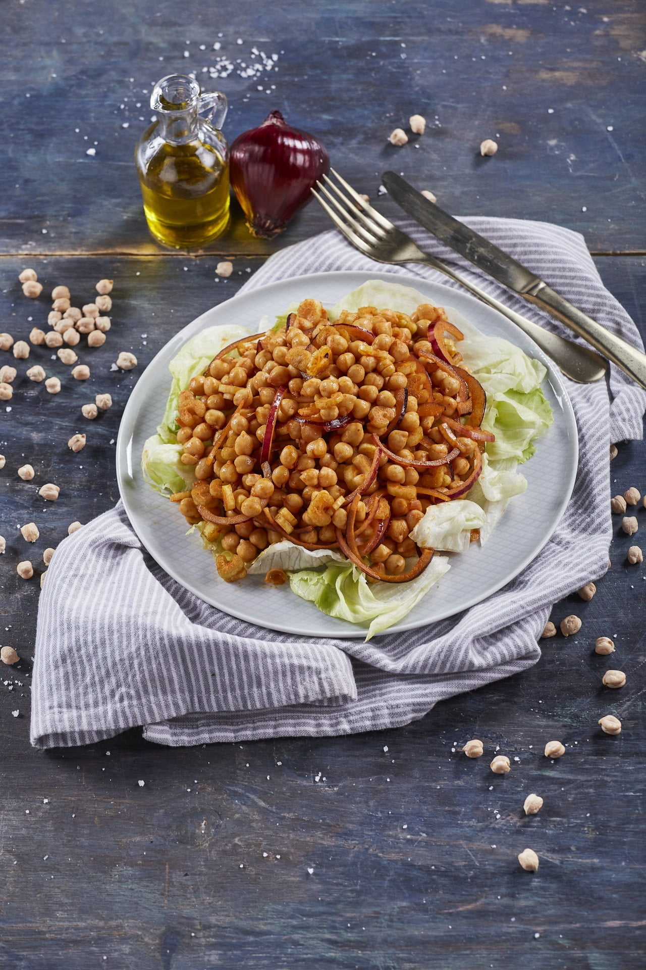Salada de grão e cebola roxa
