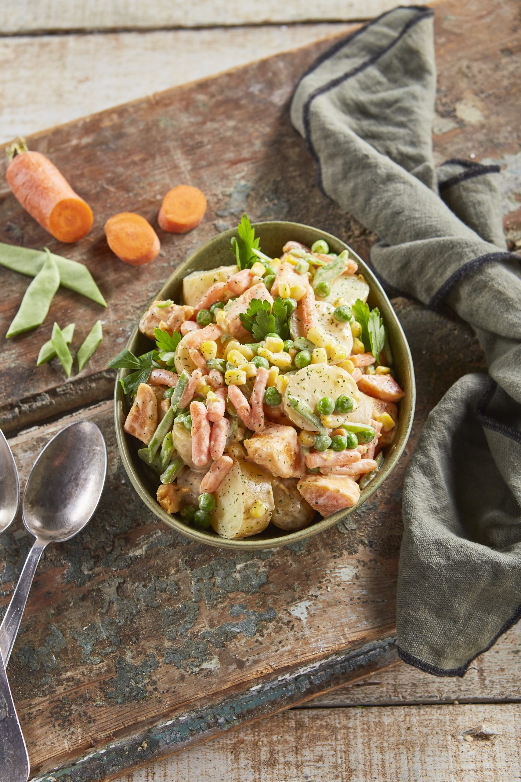 Salada de legumes com maionese vegan