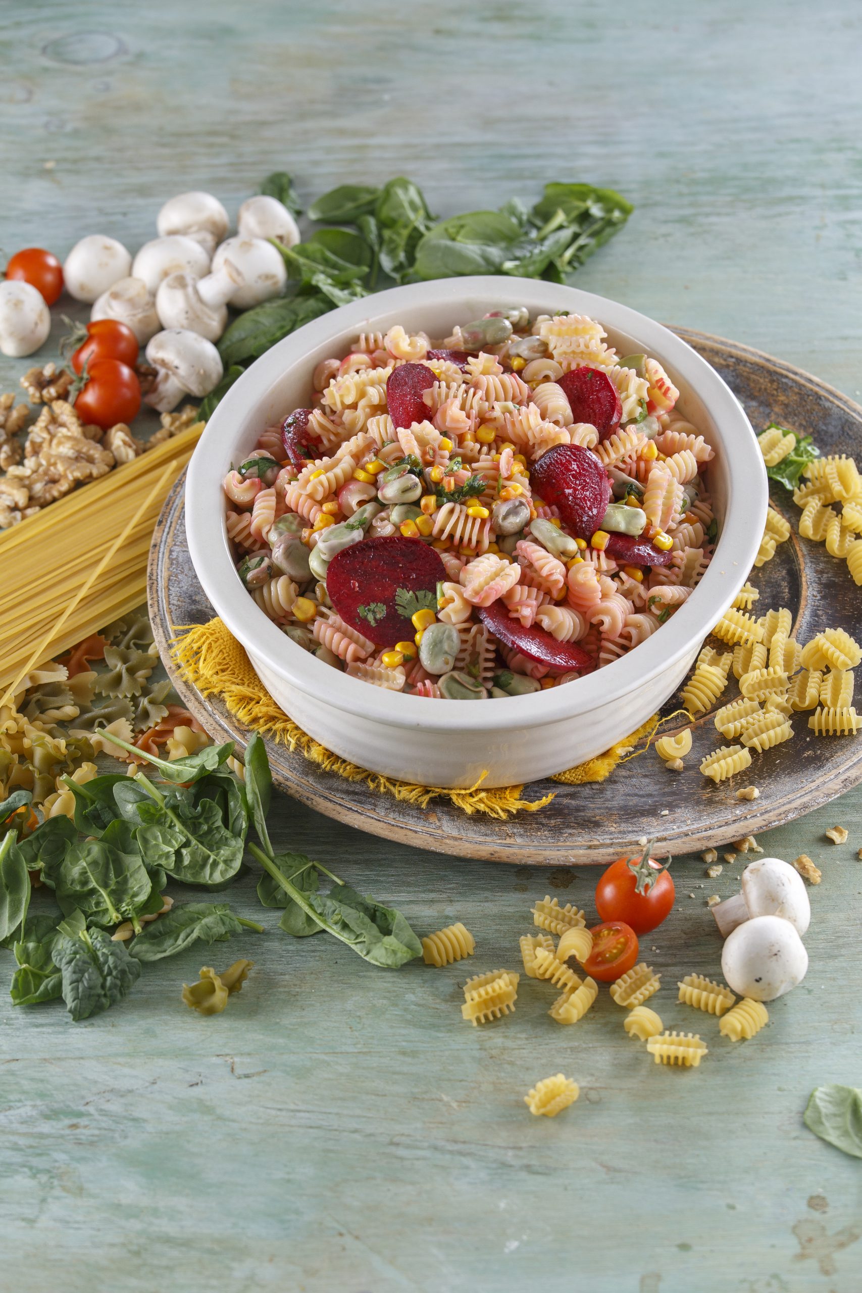 Salada de radiatori com legumes