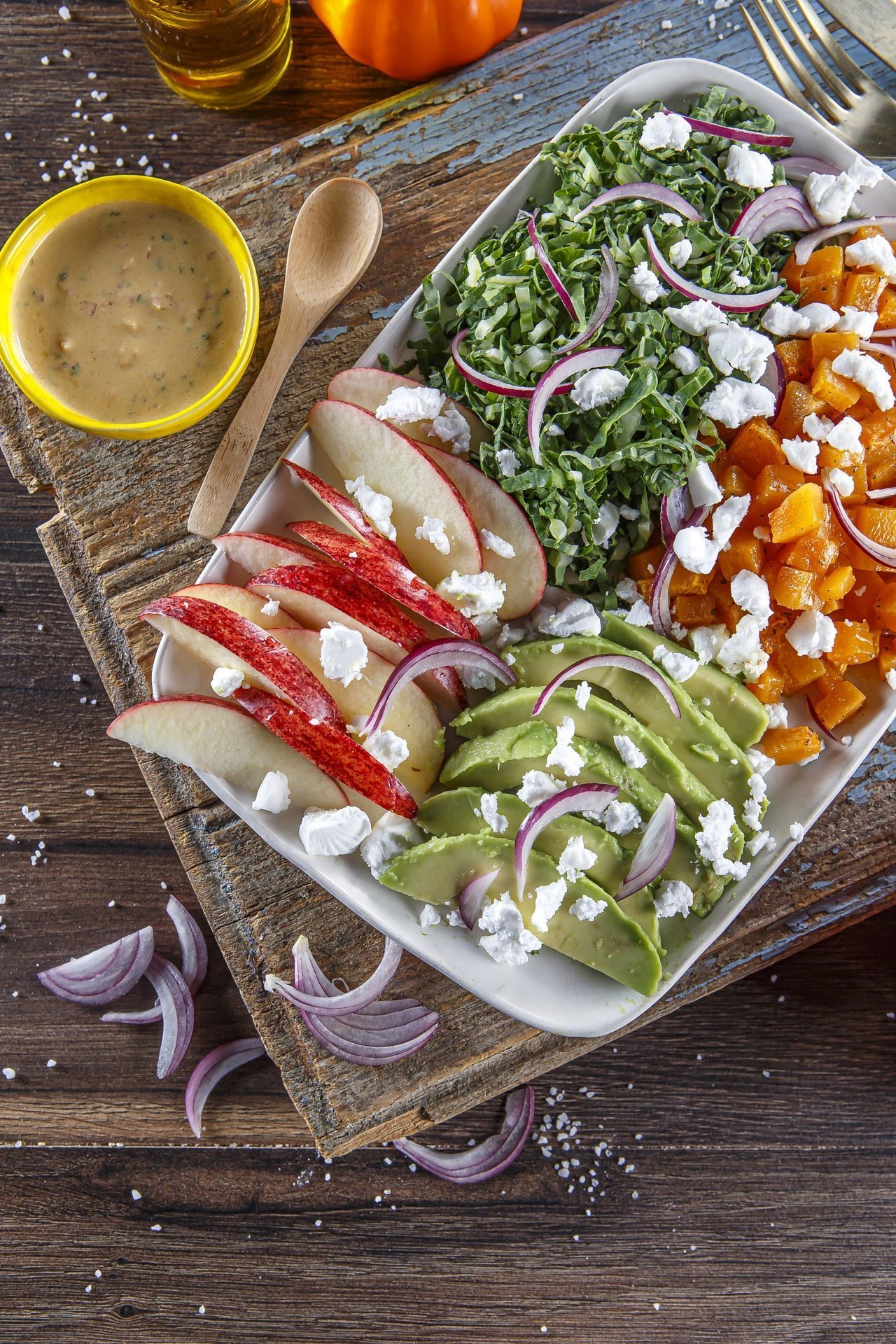 Salada de queijo e legumes