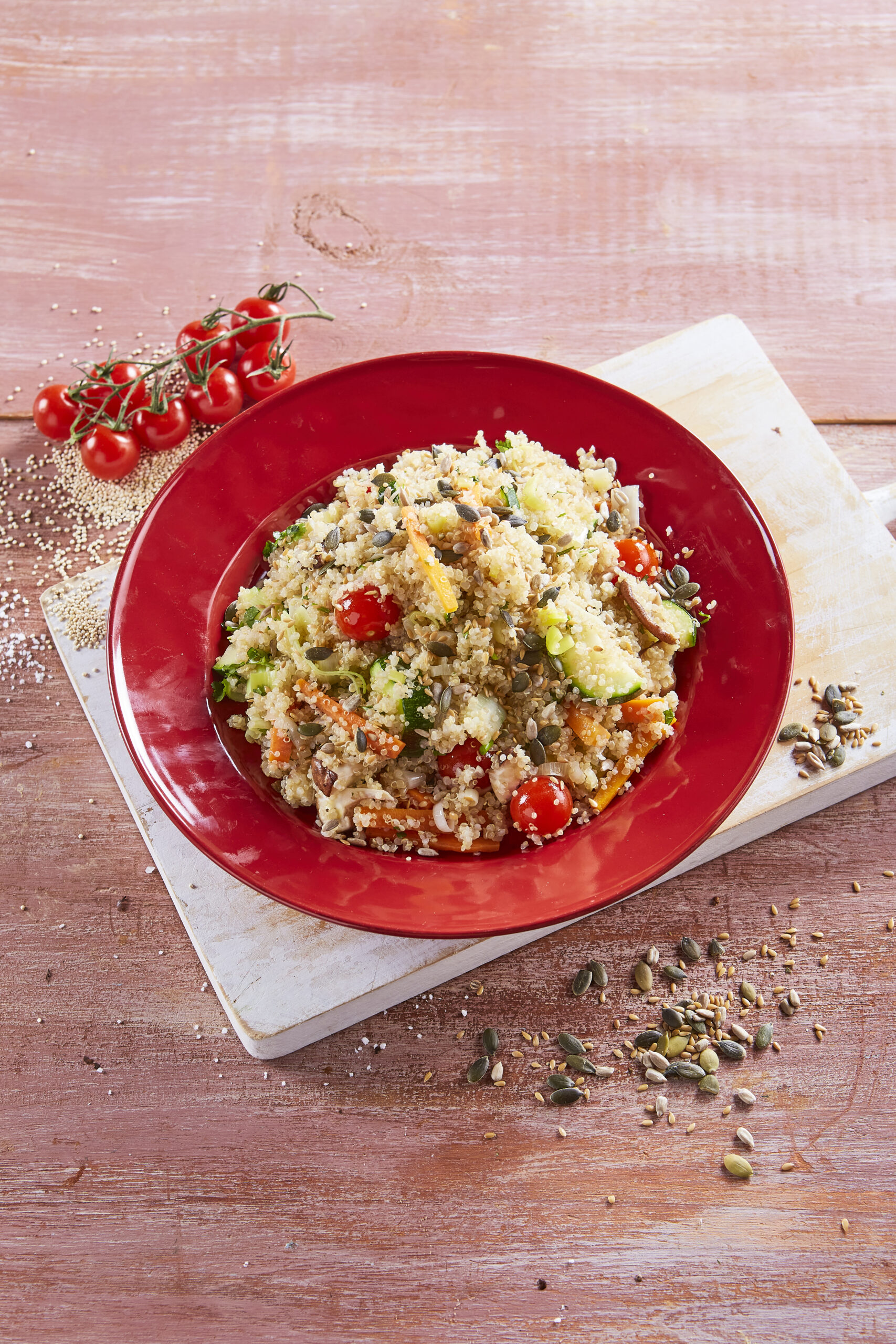 Salada de quinoa com legumes salteados
