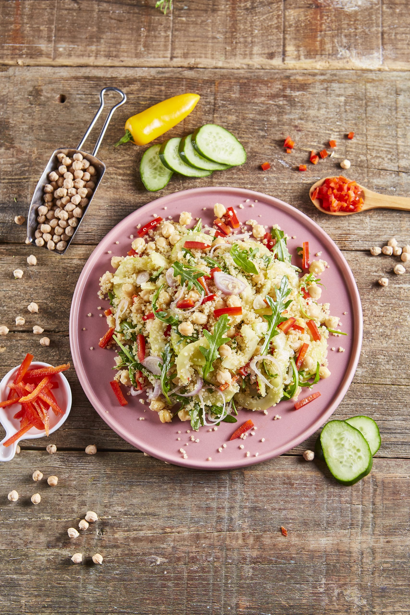 Salada de quinoa com pepino e grão