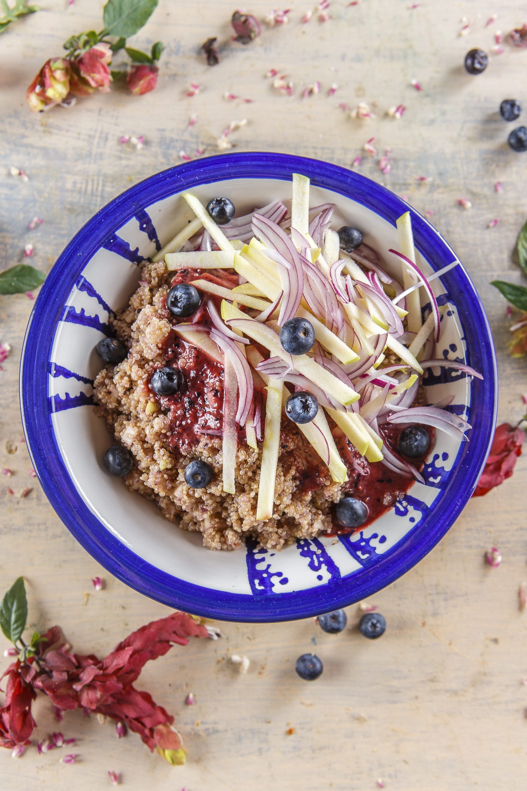 Salada de quinoa e mirtilos
