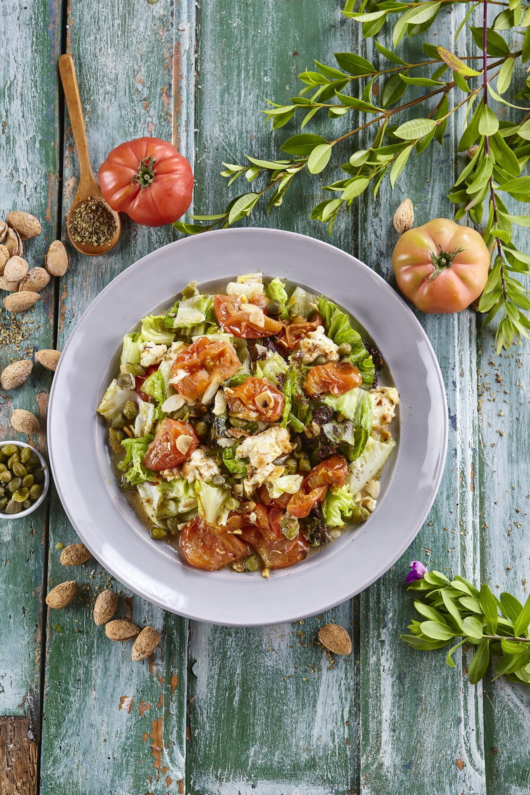 Salada de tomate coração assado