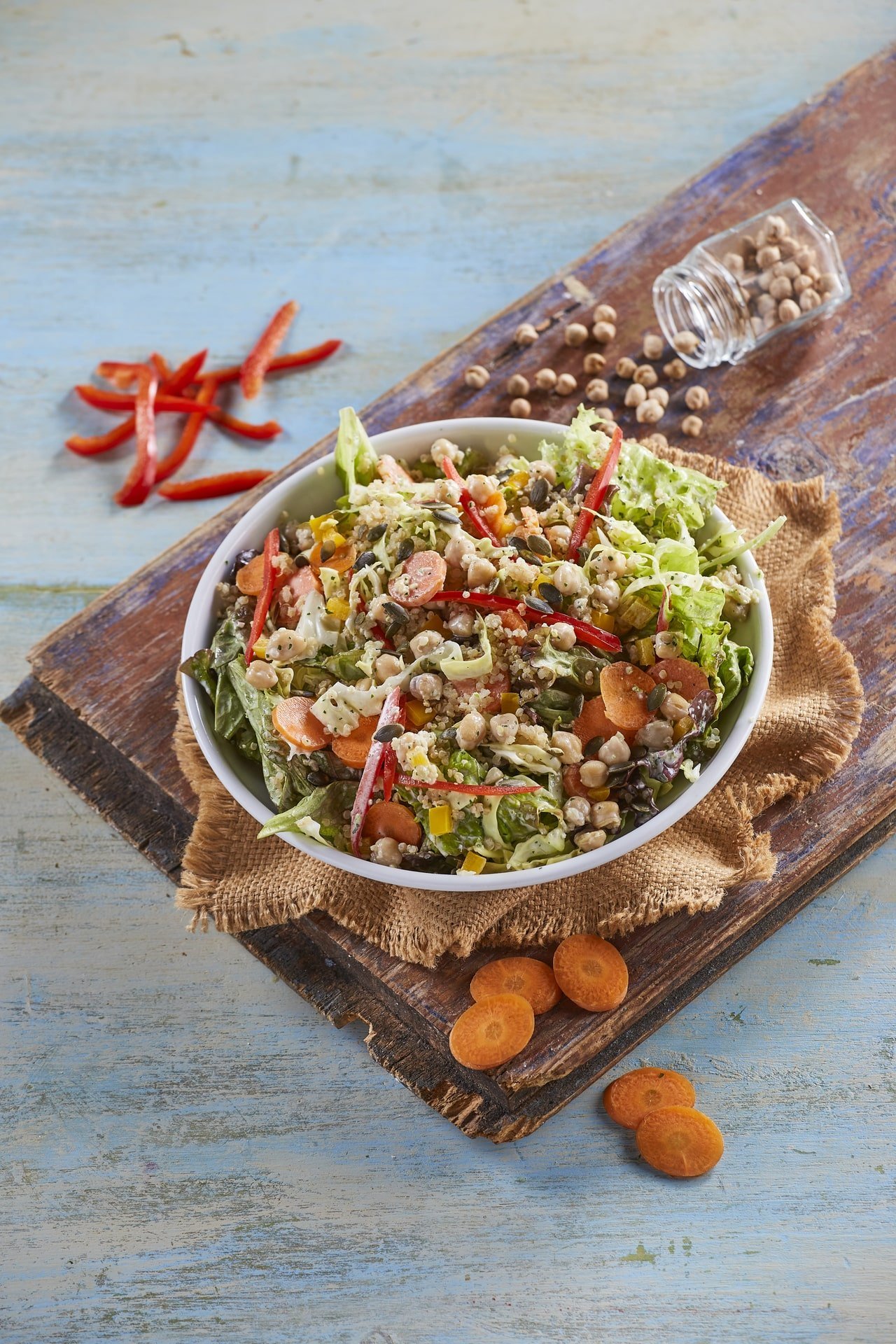 Salada de vegetais com molho de coentros