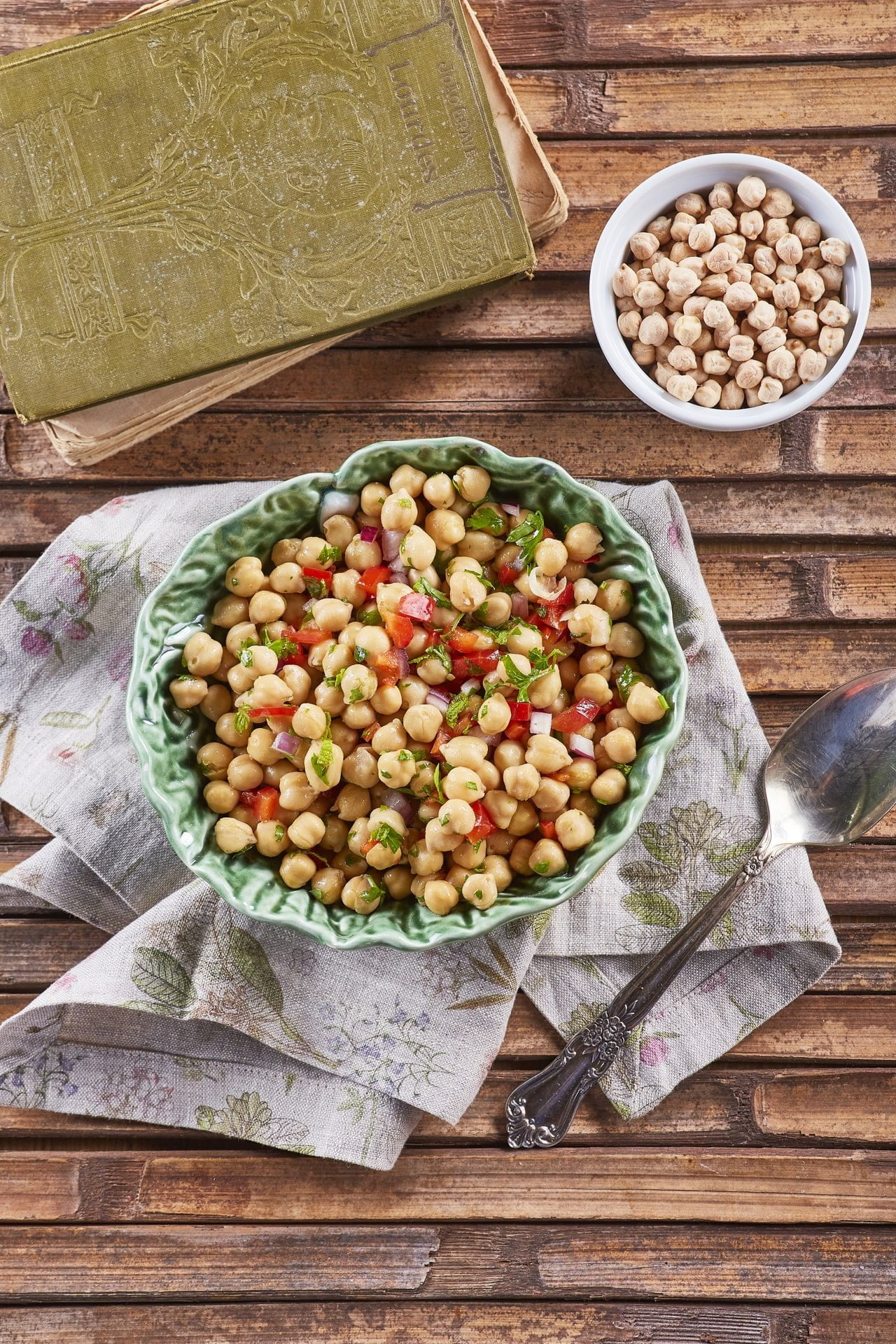 Salada fácil de grão-de-bico