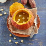 Sopa de abóbora com batata-doce