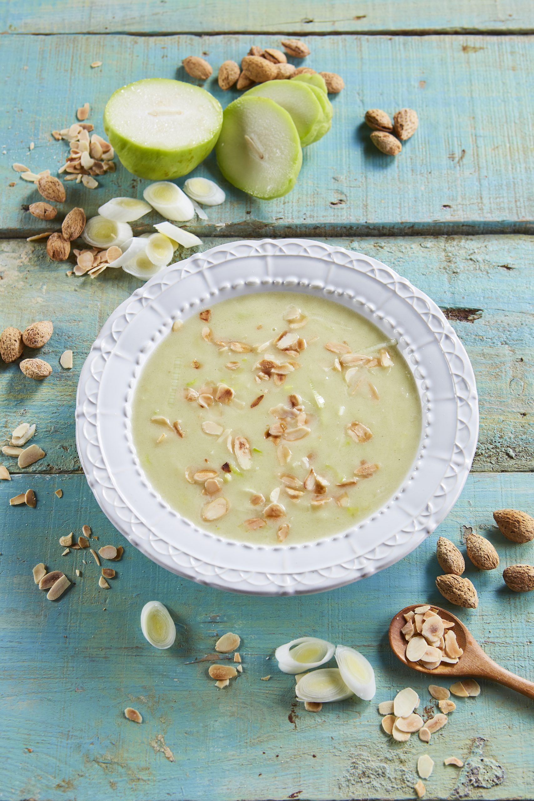 Sopa de aipo com alho-francês
