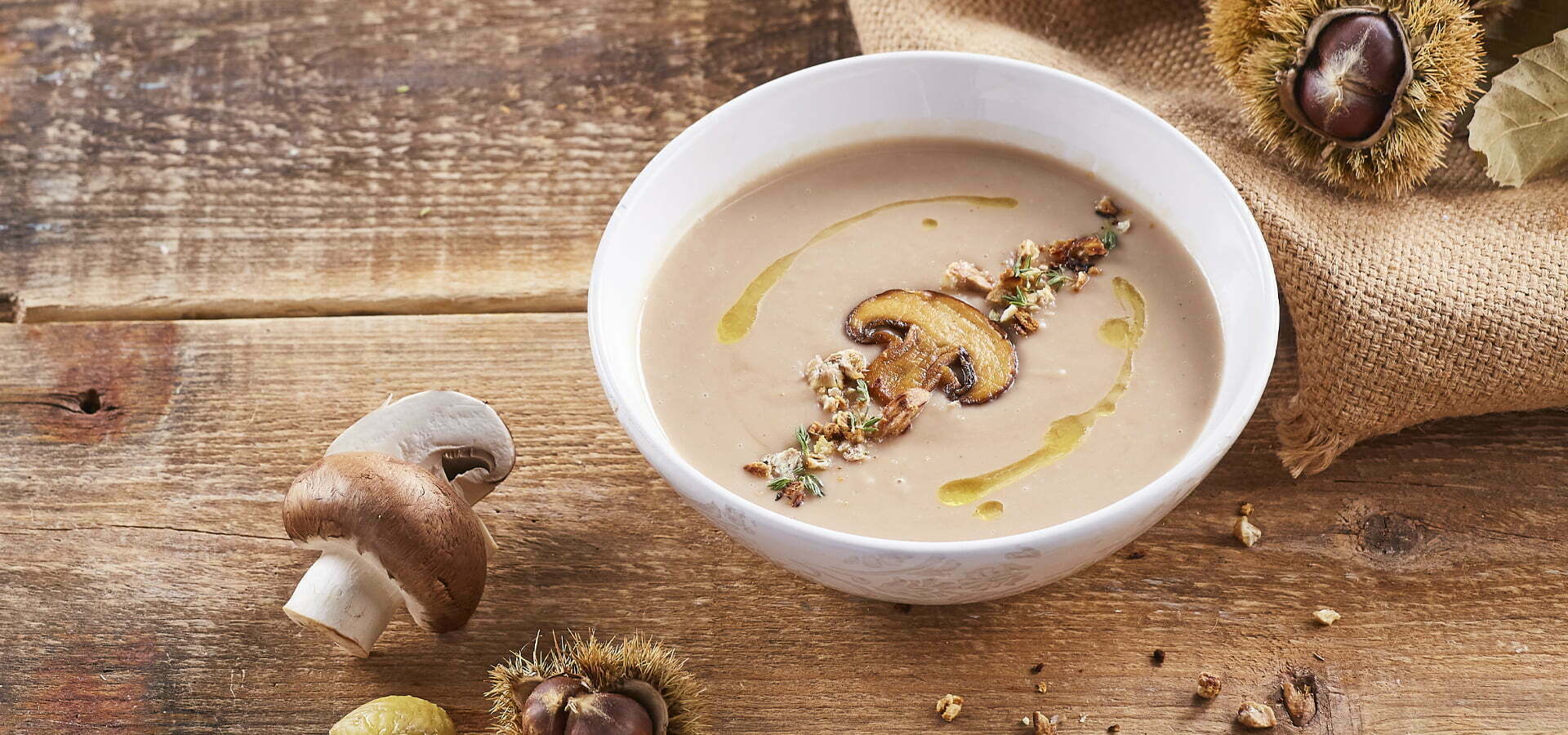 Sopa de castanhas e cogumelos