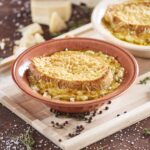 Sopa de cebola gratinada