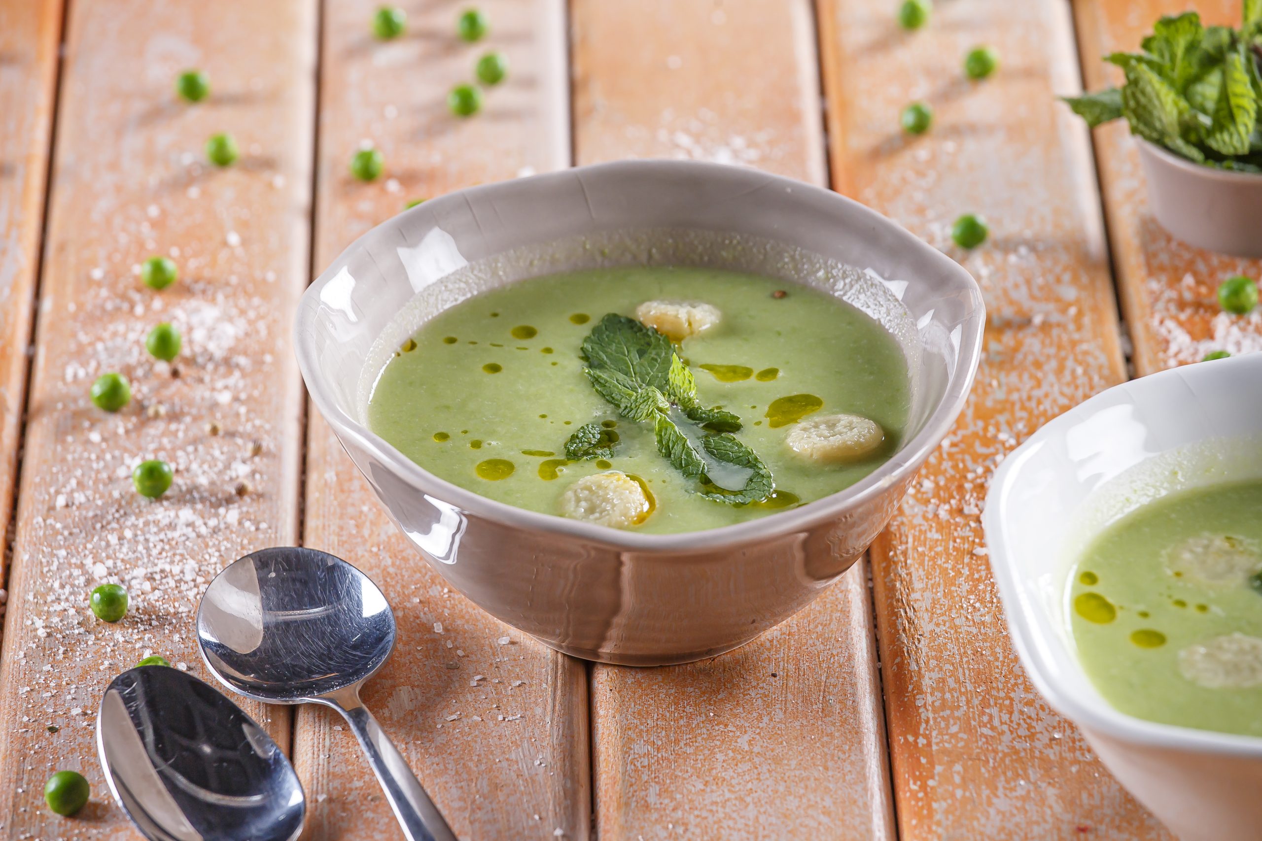 Sopa de ervilhas com hortelã