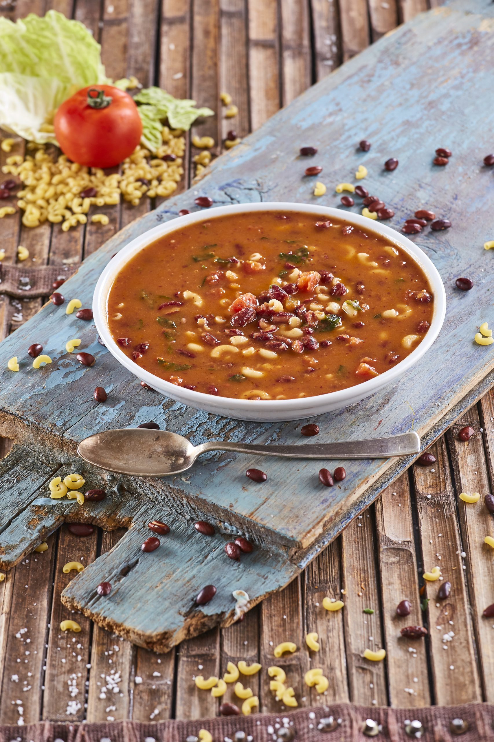 Sopa de feijão encarnado com massa