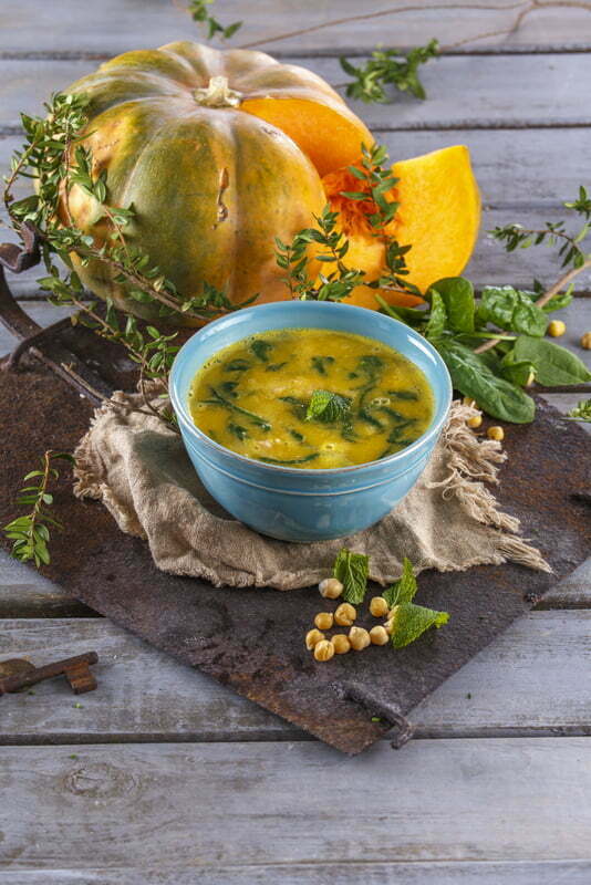 Sopa de grão e espinafres
