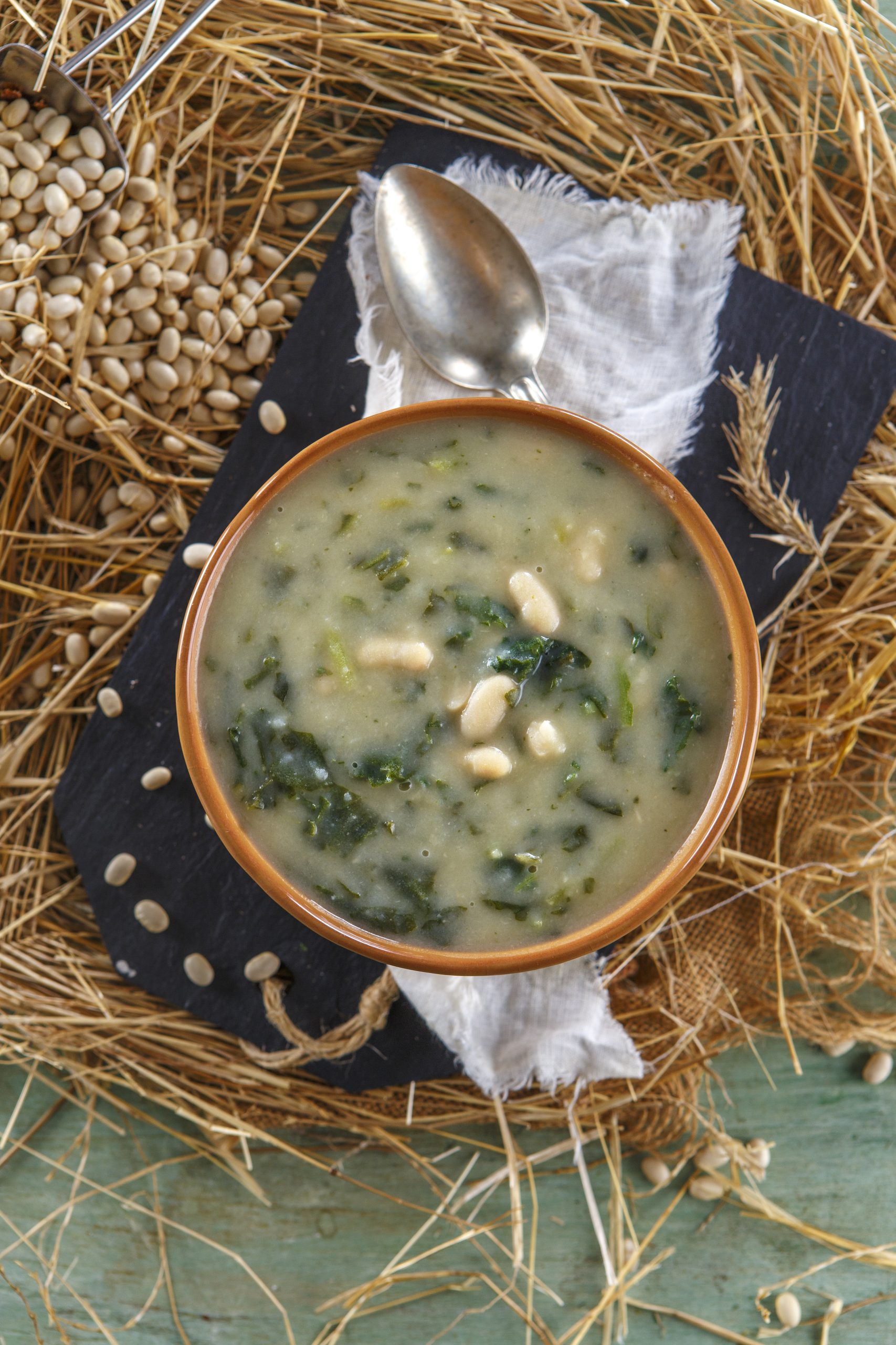 Sopa de grelos com feijão branco