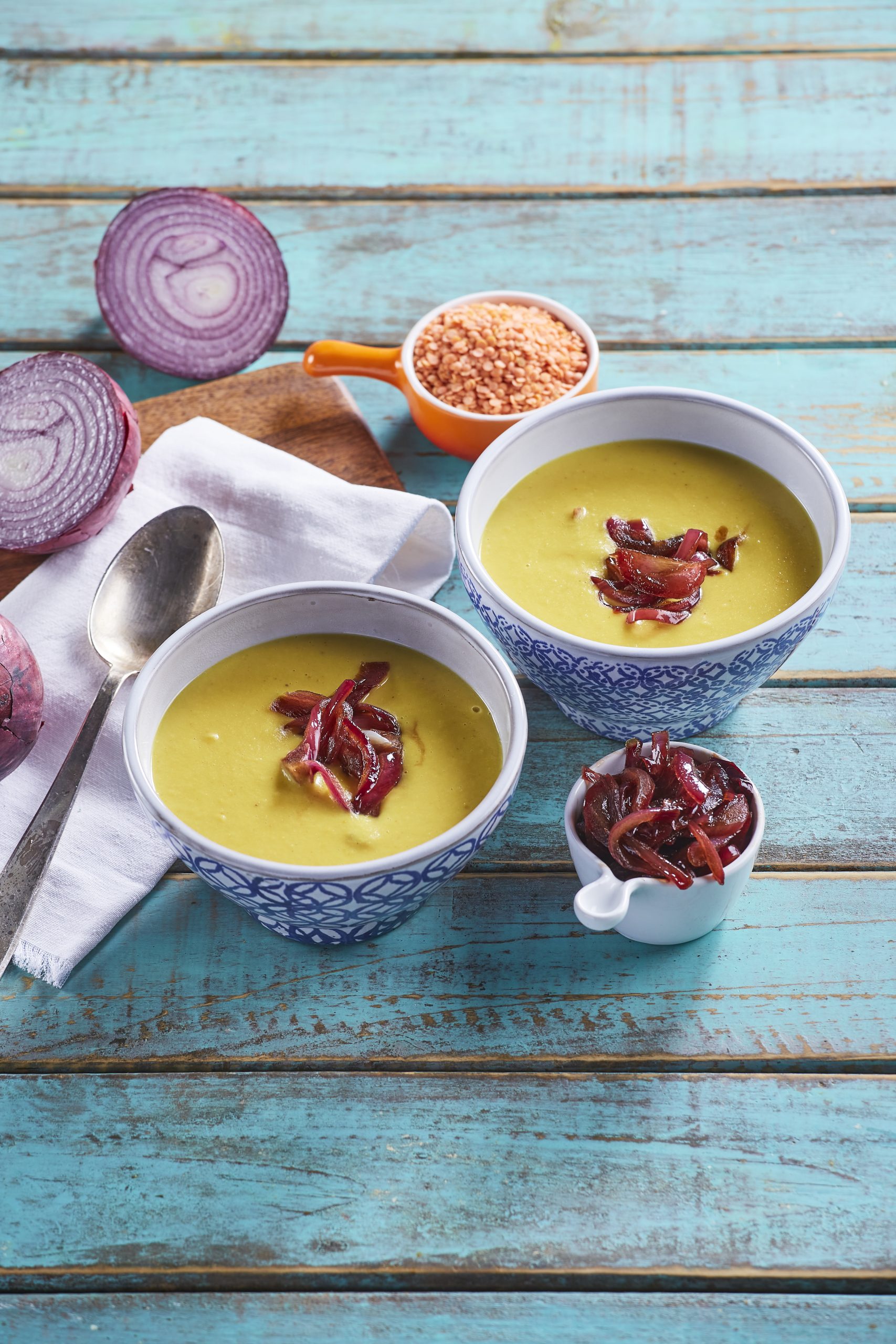 Sopa de lentilhas com cebola caramelizada