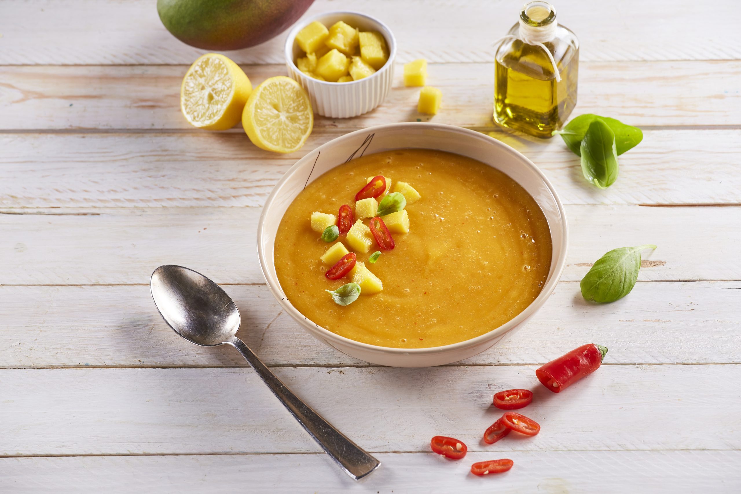 Sopa de manga e gengibre