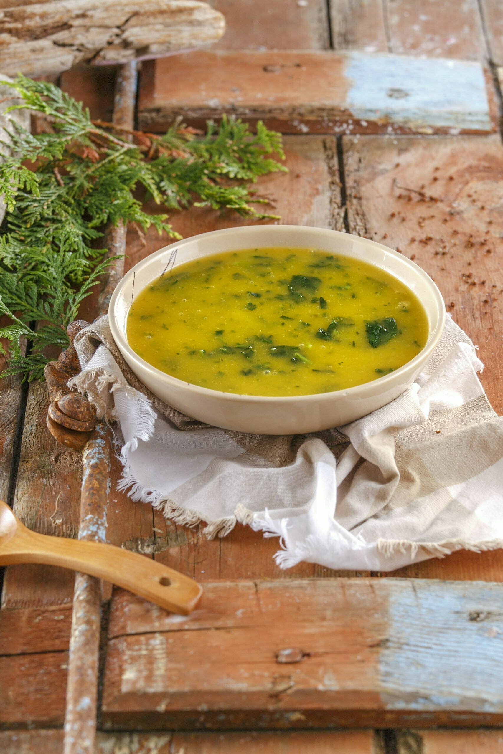 Sopa de nabiças com batata e abóbora