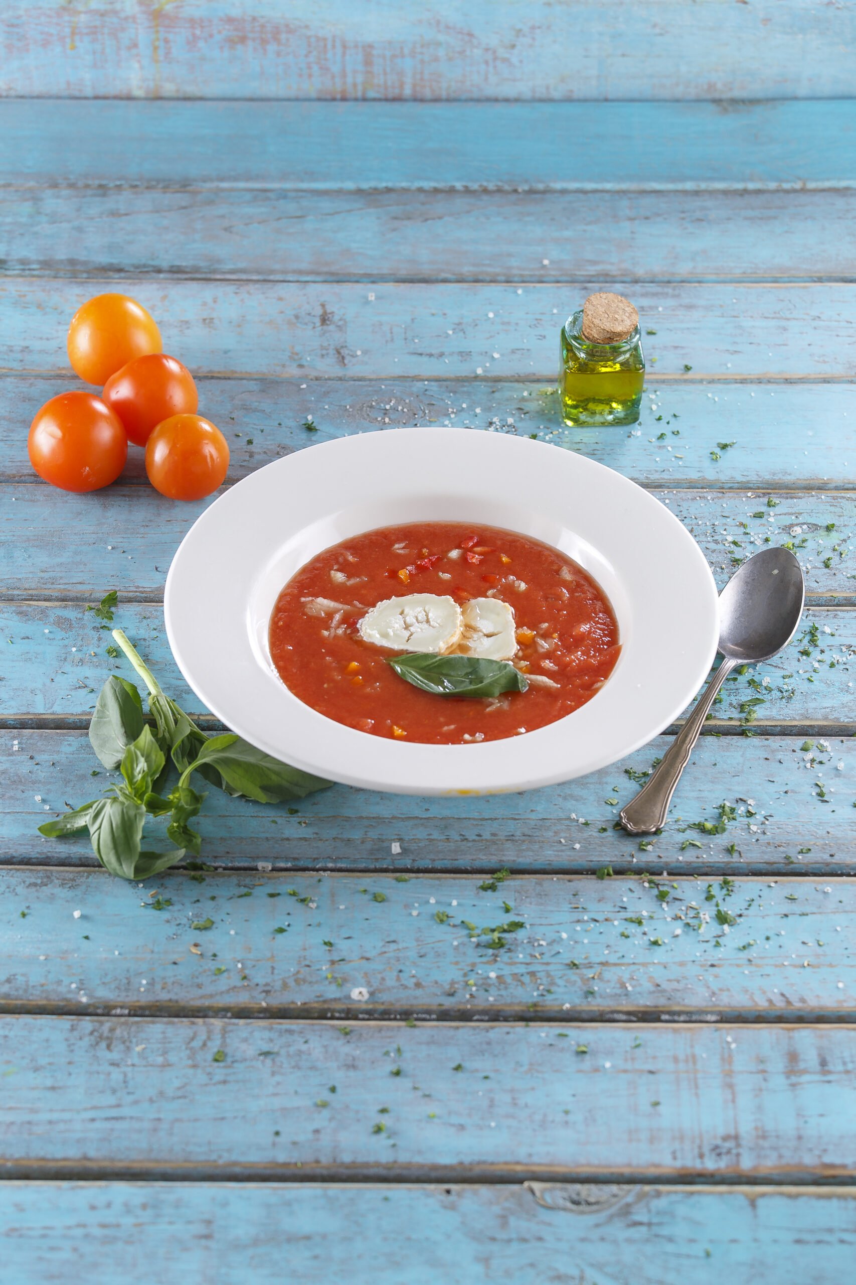 Sopa de tomate com queijo de cabra