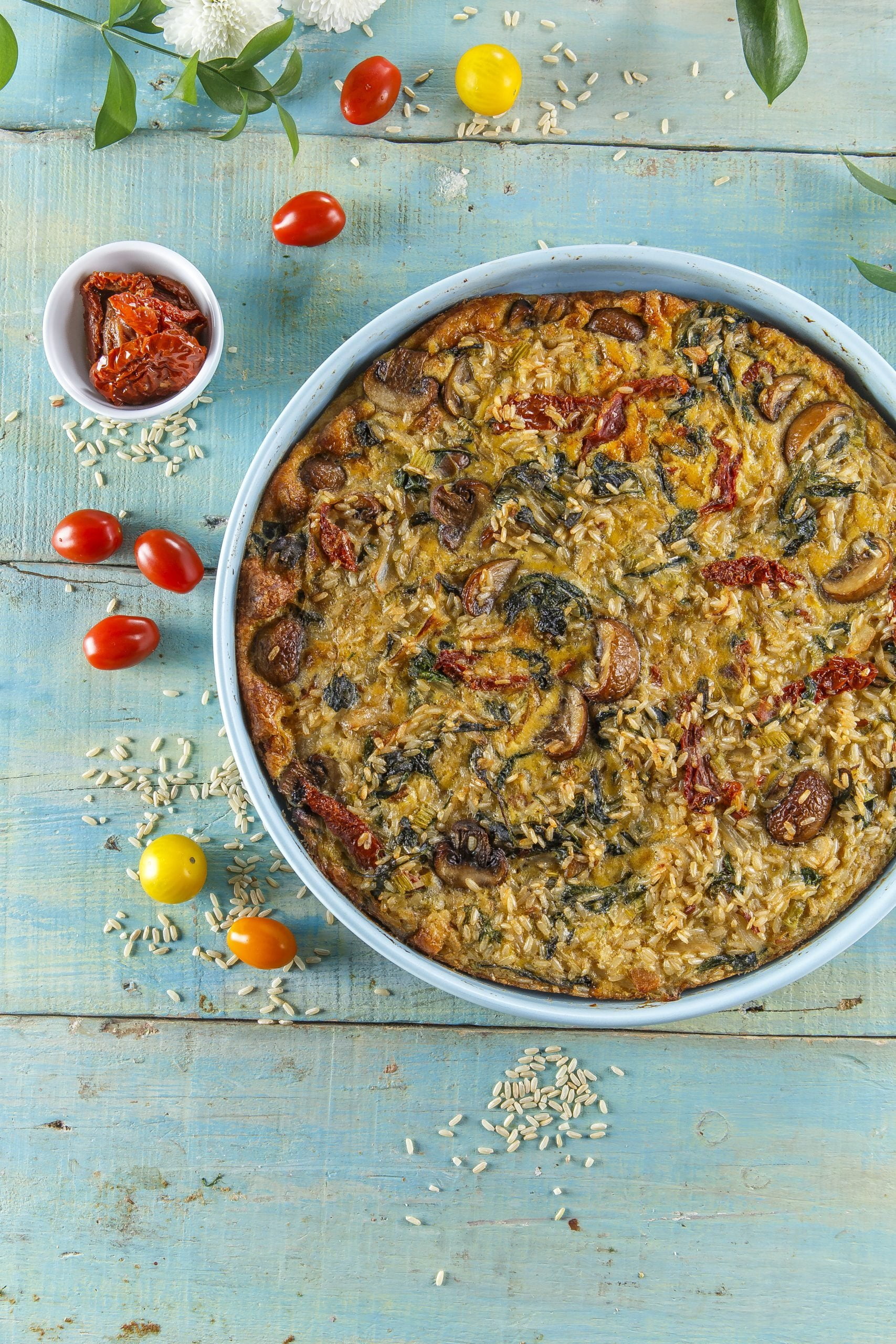 Tabuleiro de arroz e espinafres