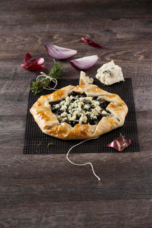 Tarte de cebola caramelizada com queijo azul