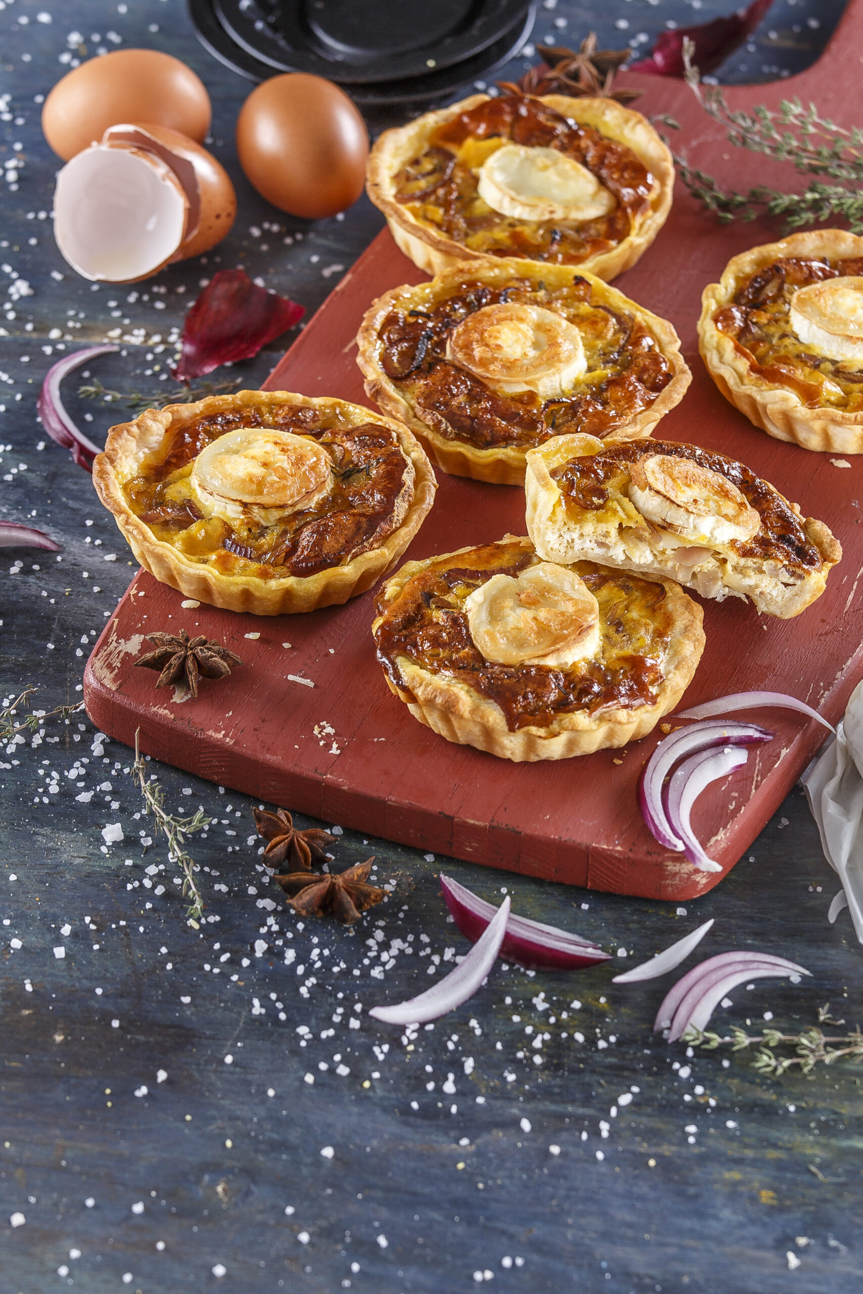 Tarteletes de chèvre e cebola roxa