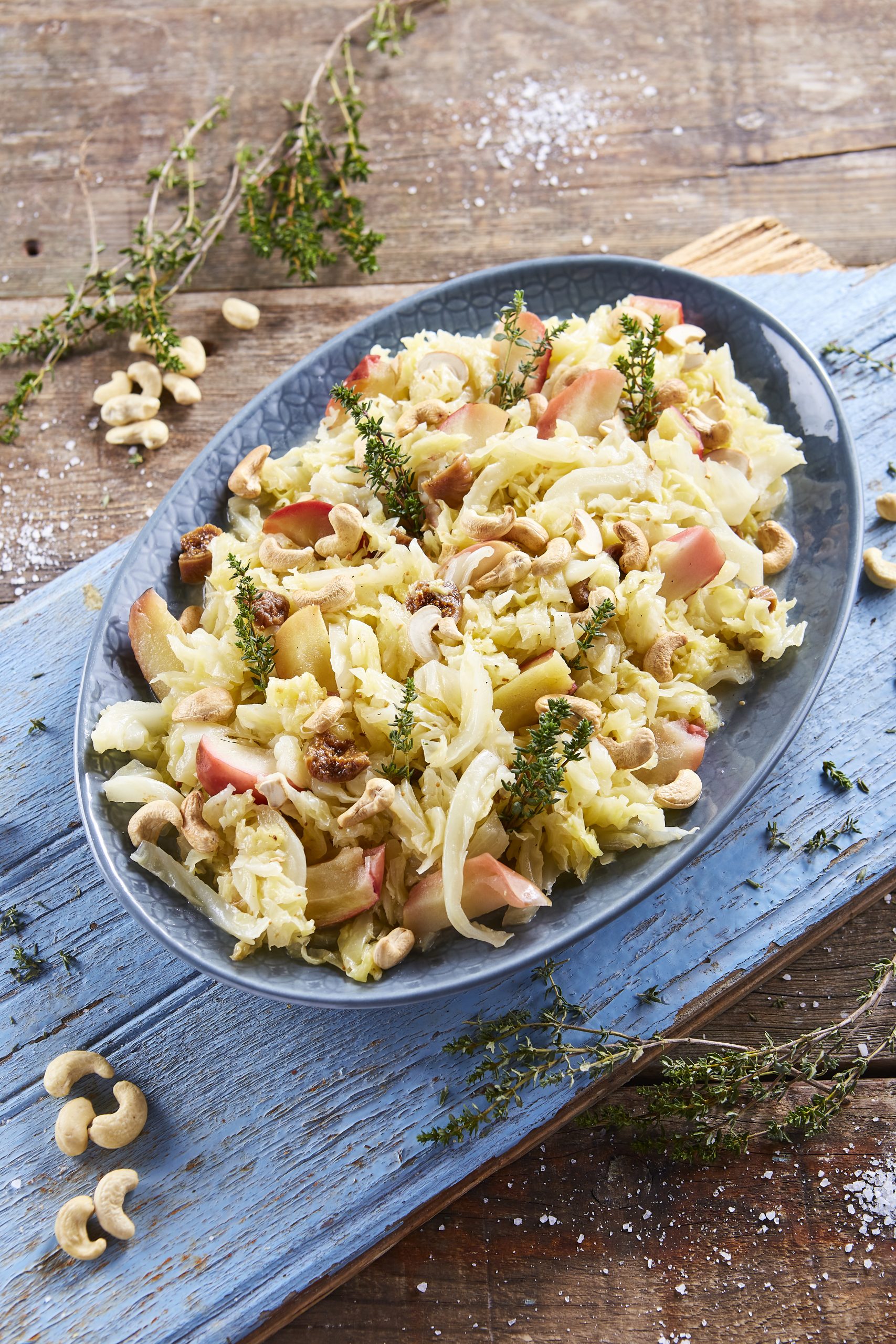 Salada de couve, maçã e caju