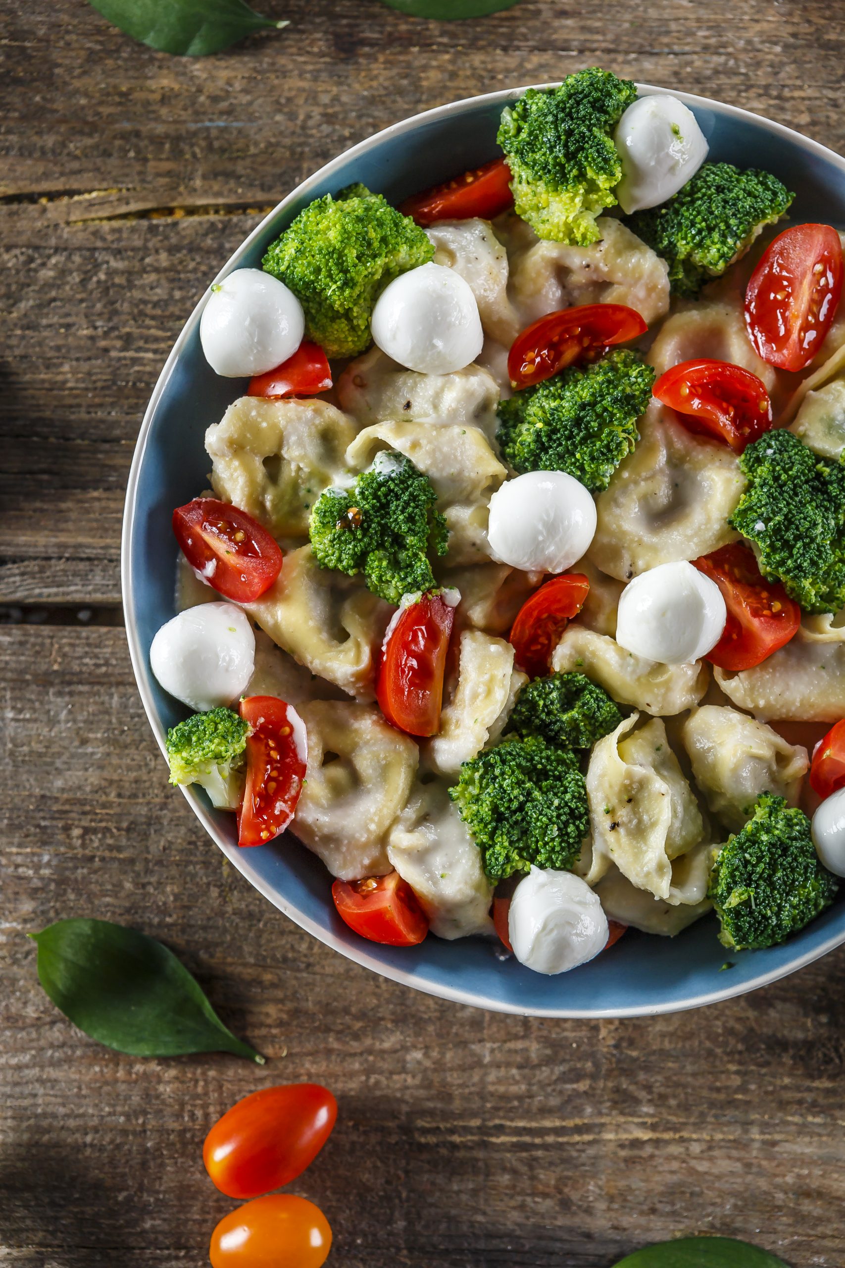 Tortellini com brócolos