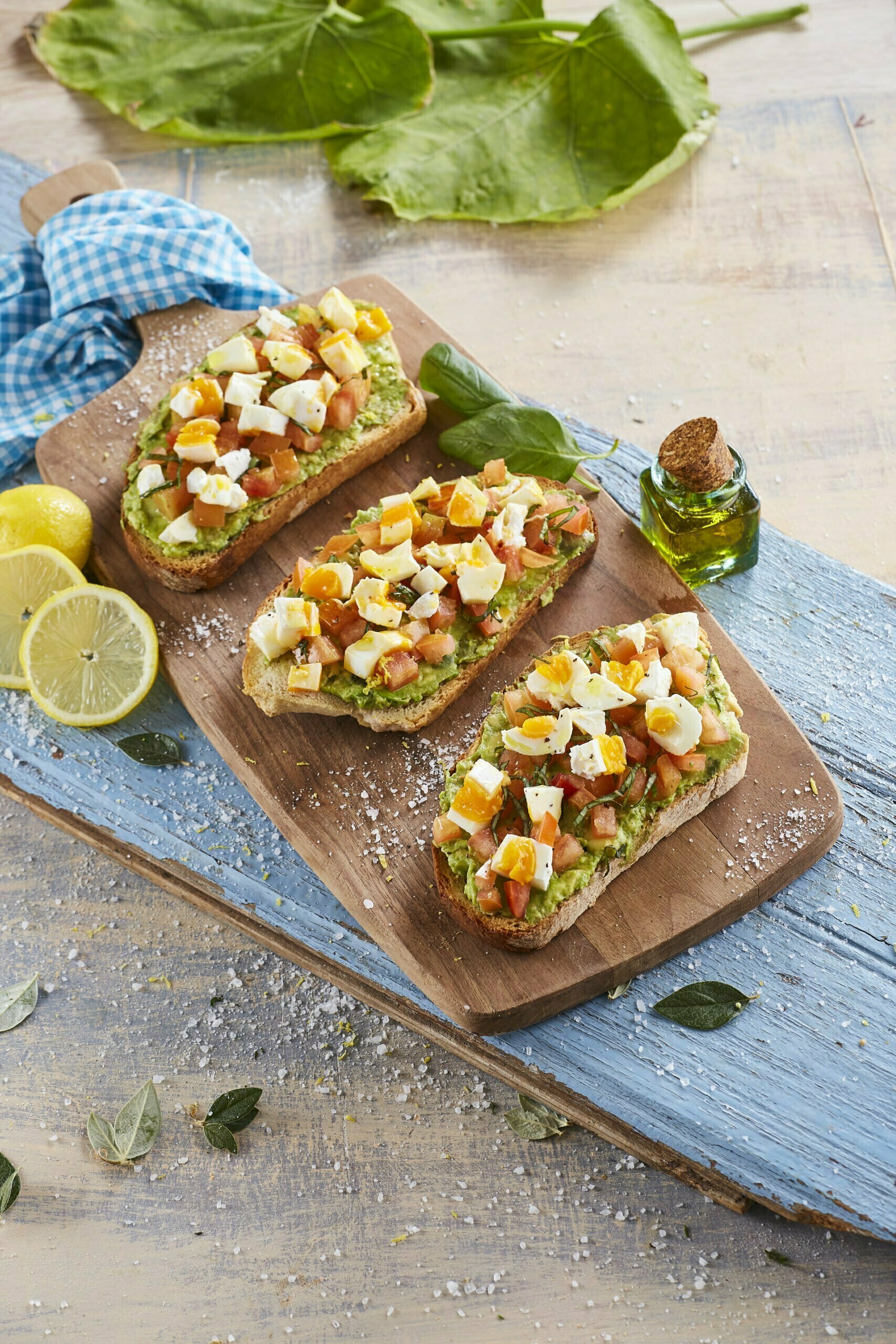 Tostas de abacate e ovos