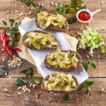 Tostas de couve e pesto