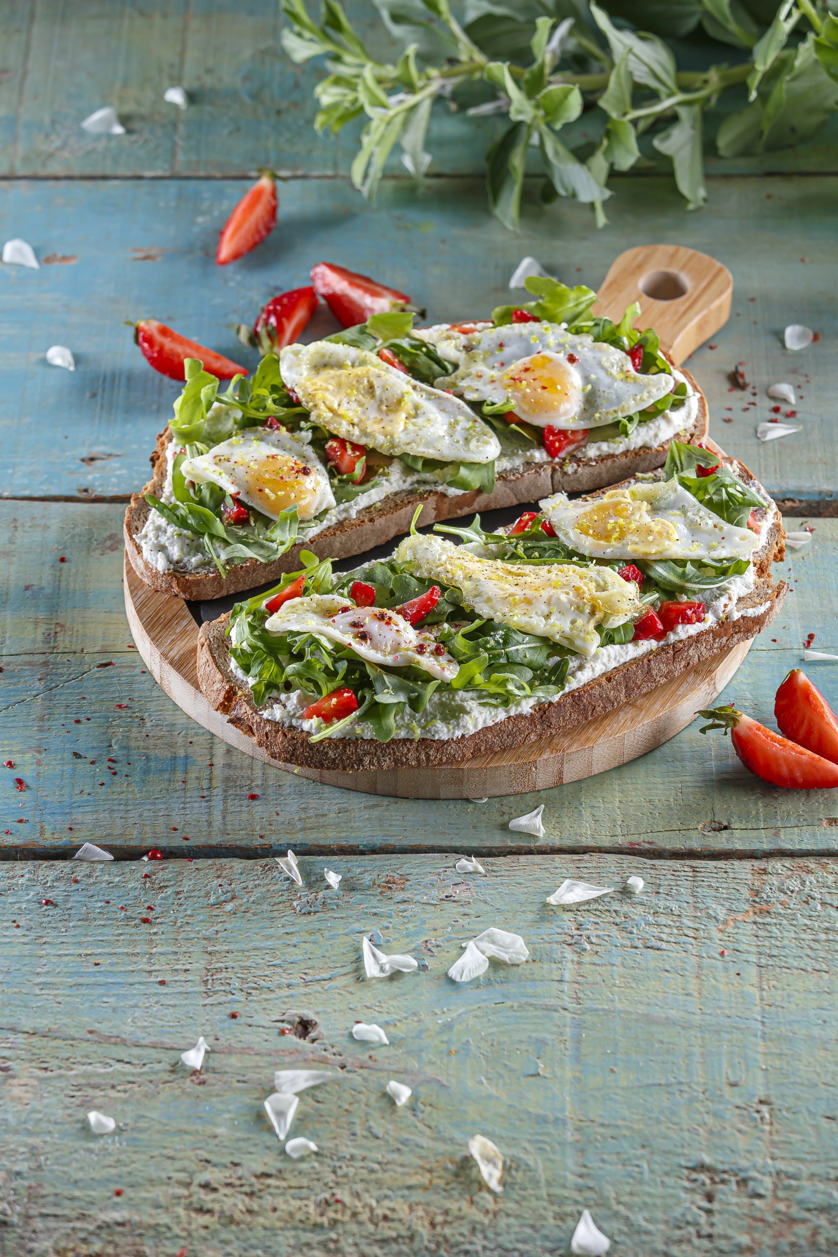 Tosta de morangos com ricota