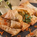 Almofadas de legumes em massa filo