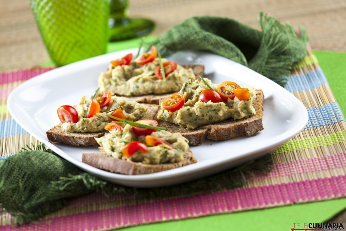 Crostini de grão tomate e ervas