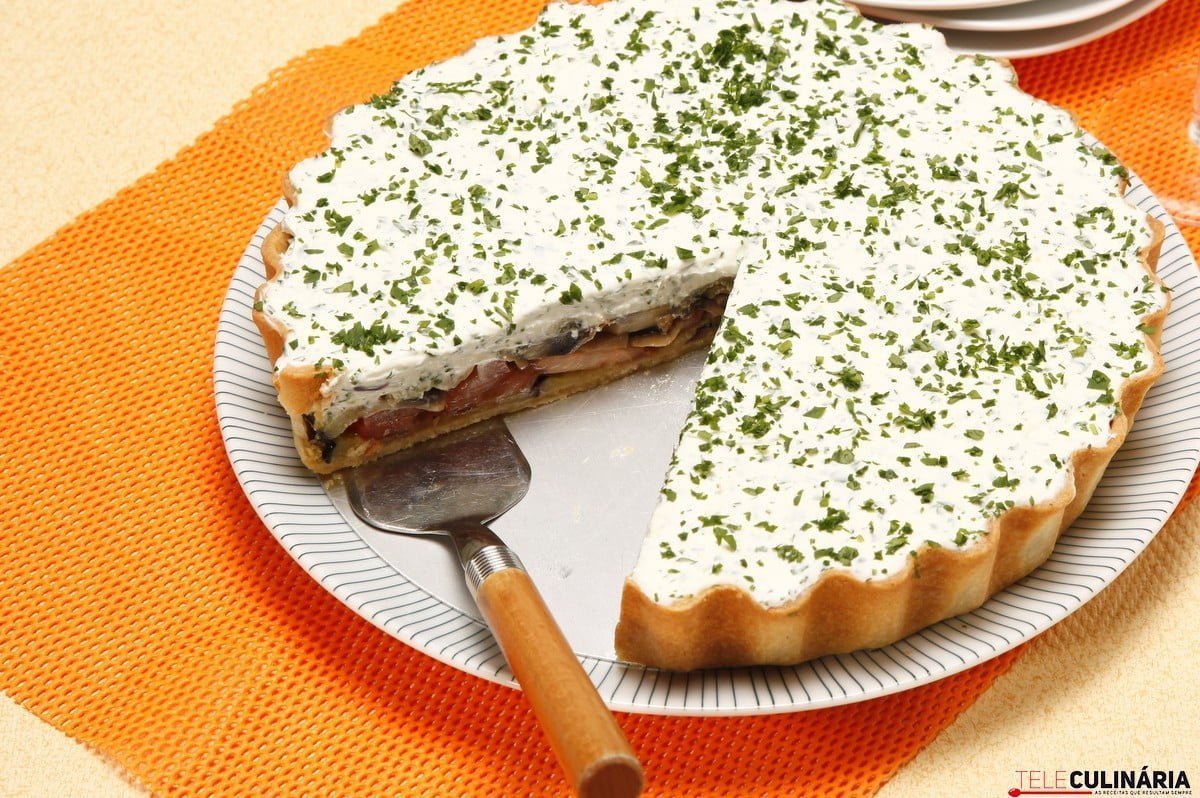 Tarte de legumes com creme de queijo