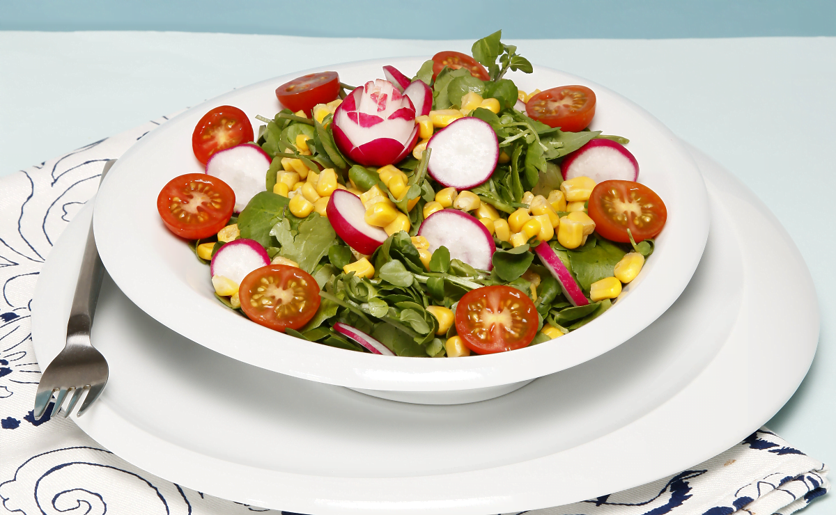 Salada fresca de agrião e rabanetes