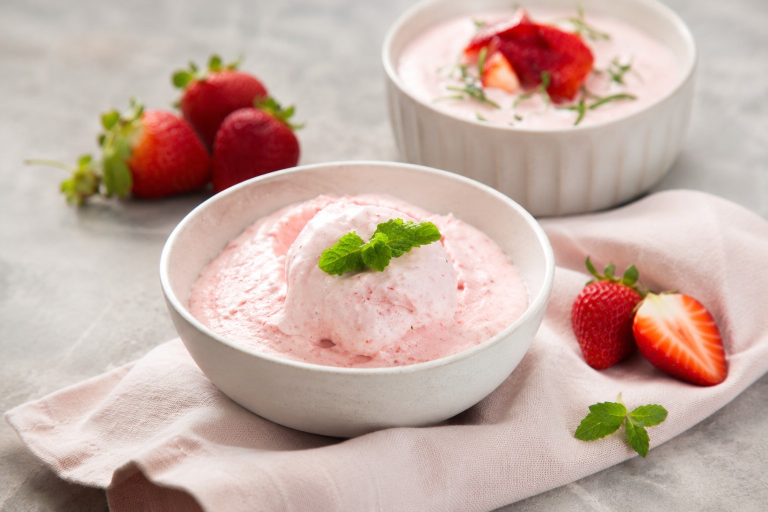 Gelado de morango e hortelã
