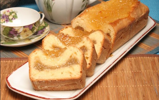 Bolo de gila com amêndoa amarga