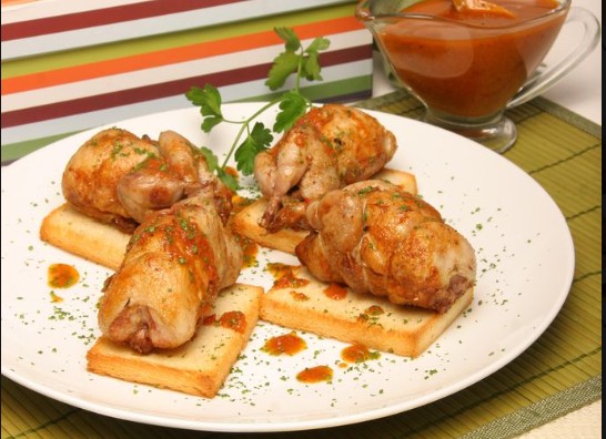 Codornizes fritas com molho piripiri