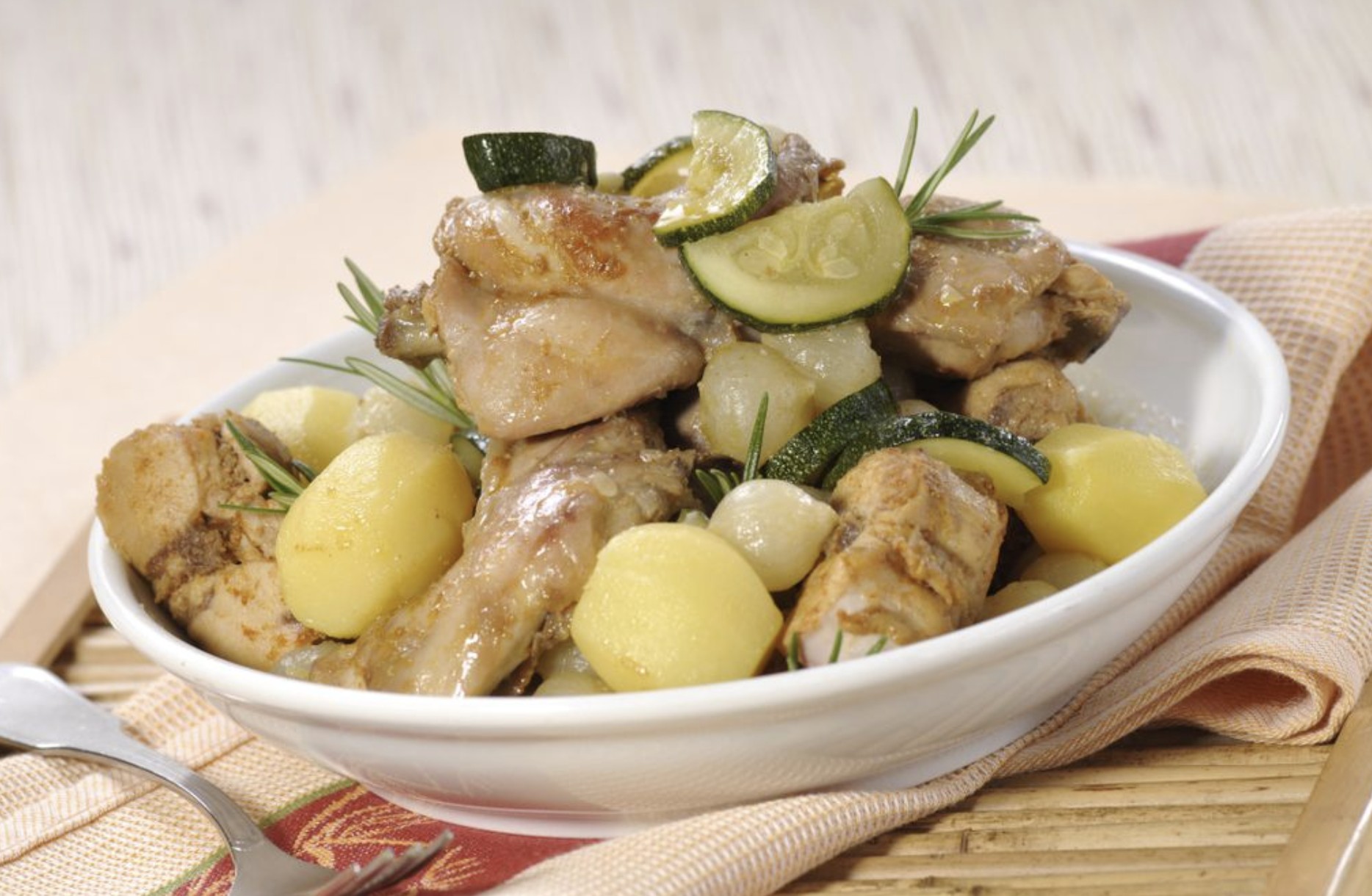Coelho no tacho com legumes