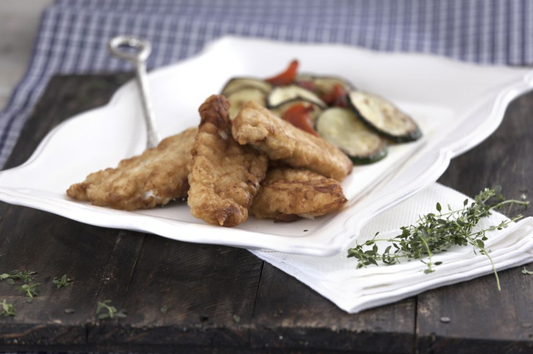 Filetes de perca marinados em cerveja