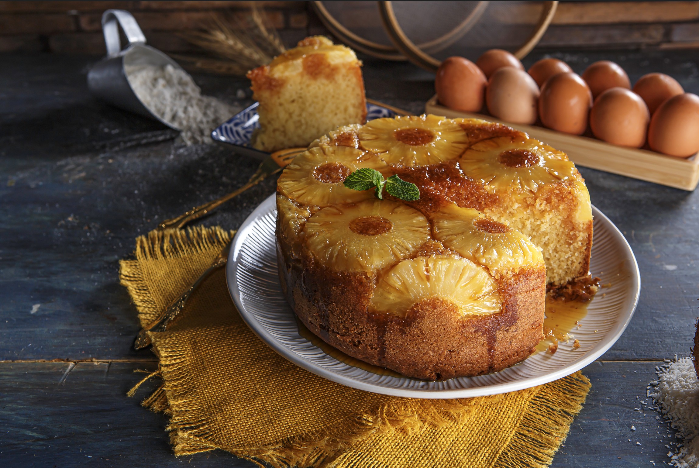 Bolo de coco e ananas