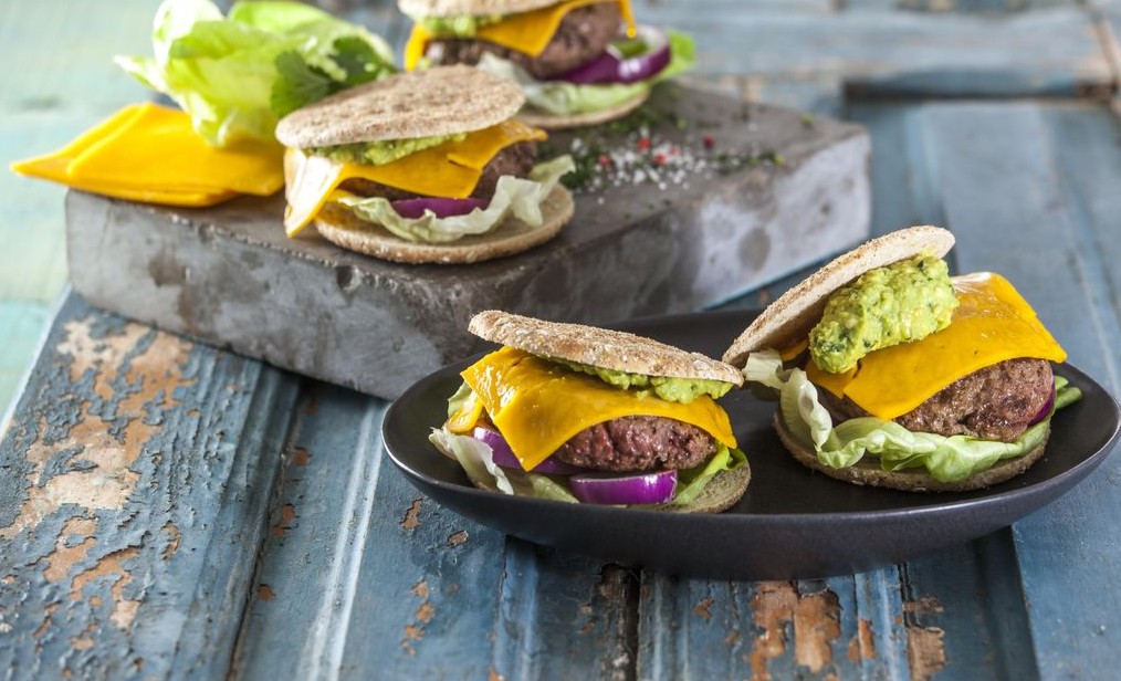 Hambúrguer com guacamole